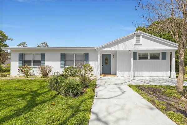 $2,250 | 2205 53rd Avenue, Vero Beach, FL 32966