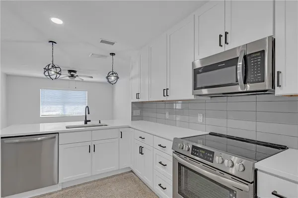 $2,250 | 2205 53rd Avenue, Vero Beach, FL 32966