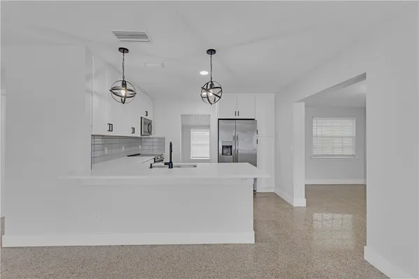 $2,250 | 2205 53rd Avenue, Vero Beach, FL 32966