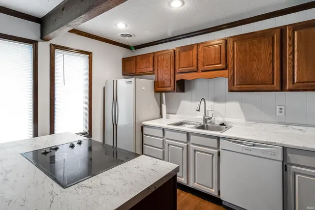 $199,900 | 601 South Main Street, Farmland, IN 47340