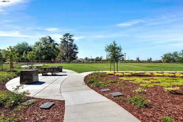 $1,050,000 | 271 Eagle Nest Drive, Oakley, CA 94561