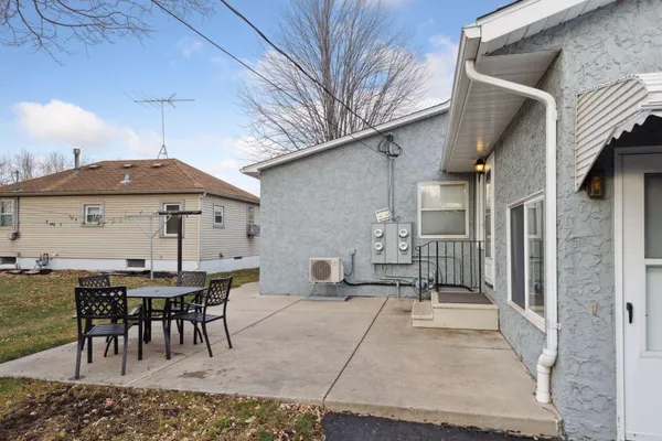 $1,495 | 201 West 2nd Street, Unit 4, Waconia, MN 55387