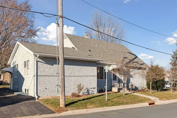 $1,495 | 201 West 2nd Street, Unit 4, Waconia, MN 55387