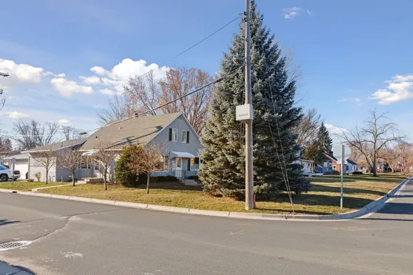 $1,495 | 201 West 2nd Street, Unit 4, Waconia, MN 55387