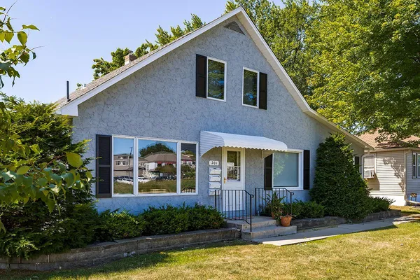 $1,495 | 201 West 2nd Street, Unit 4, Waconia, MN 55387