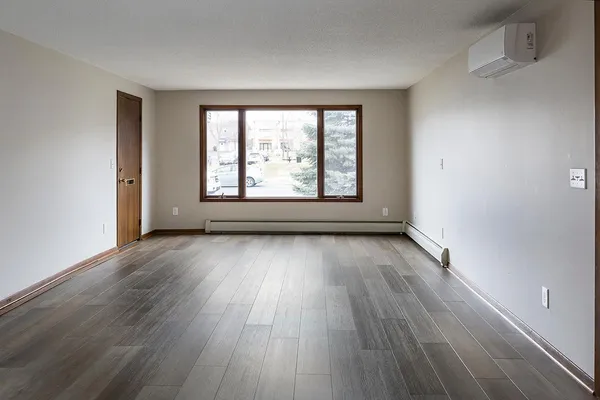 $1,495 | 201 West 2nd Street, Unit 4, Waconia, MN 55387