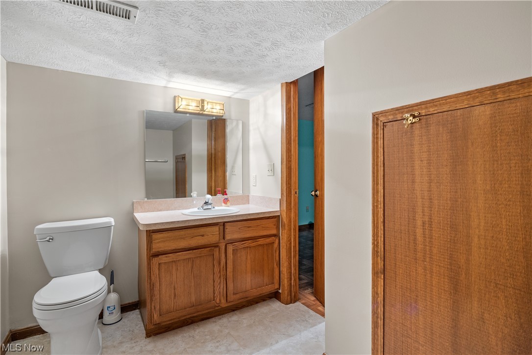 1110 Spring Road Cleveland, OH 44109 - Photo 28 of 33 Bathroom in basement