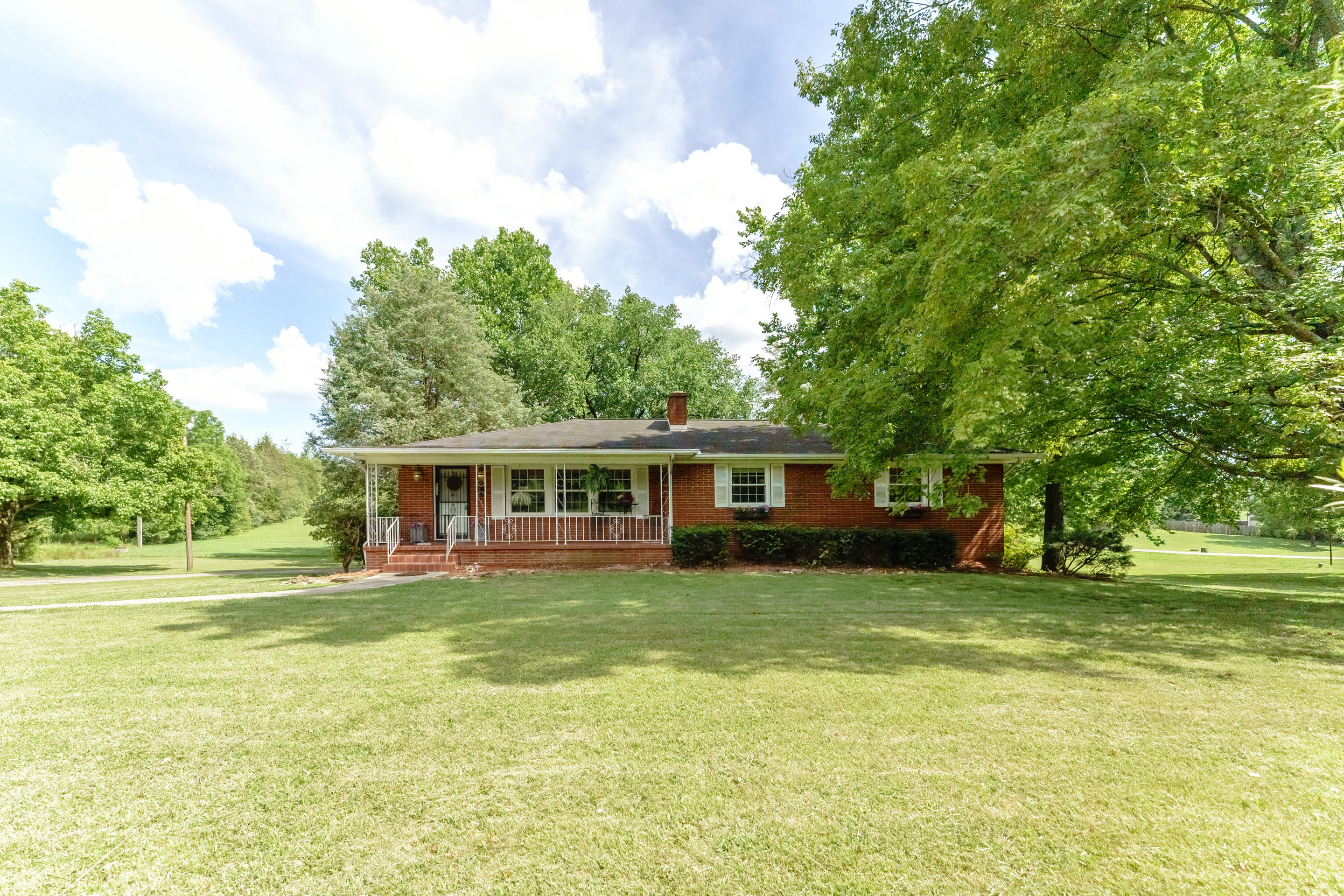 5512 East Emory Road Knoxville, TN 37918 - Photo 1 of 20 front 1