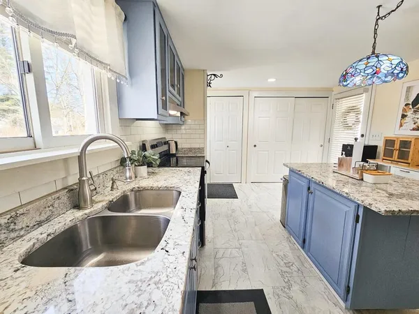 $669,000 | 15 Ayers Lane, Dover, NH 03820