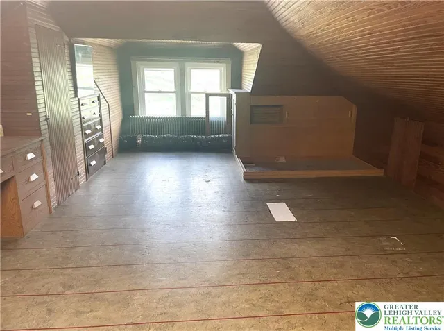 a view of entryway with kitchen