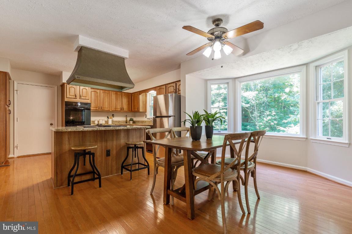 7324 Jenna Road Springfield, VA 22153 - Photo 19 of 64 Gorgeous bay window with views of rear yard