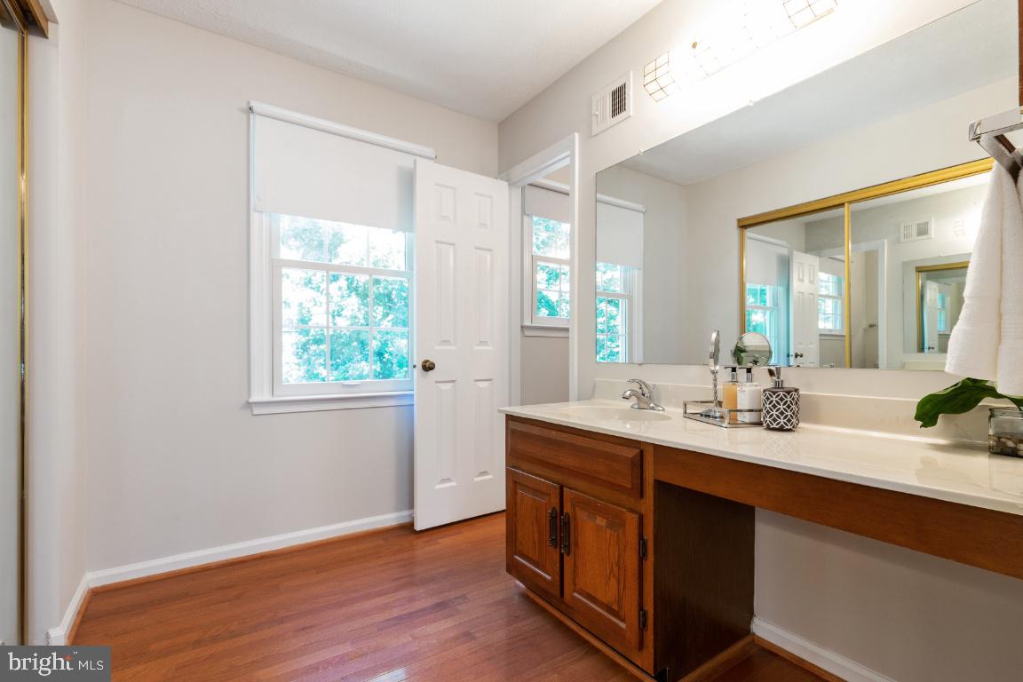 7324 Jenna Road Springfield, VA 22153 - Photo 29 of 64 Primary dressing area