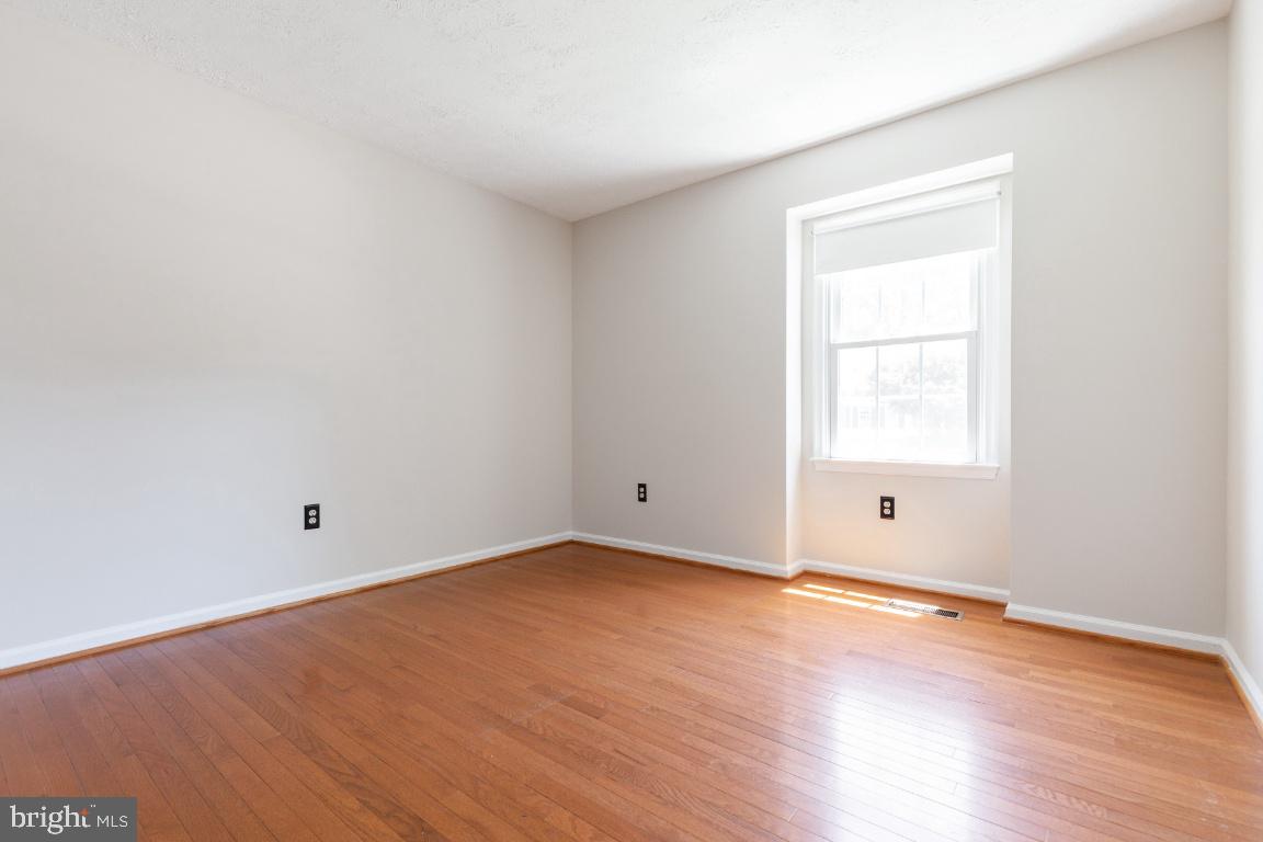 7324 Jenna Road Springfield, VA 22153 - Photo 41 of 64 Bedroom 4 light and bright