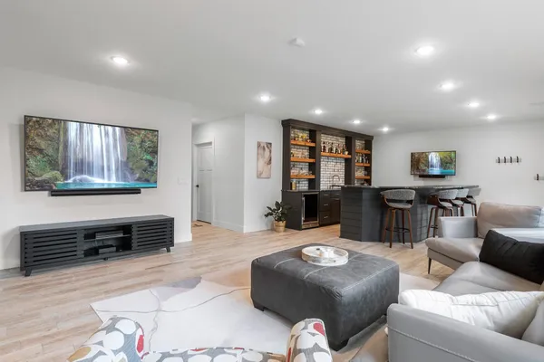 $1,324,900 | 9722 Maple Circle Northwest, Alexandria, MN 56308
