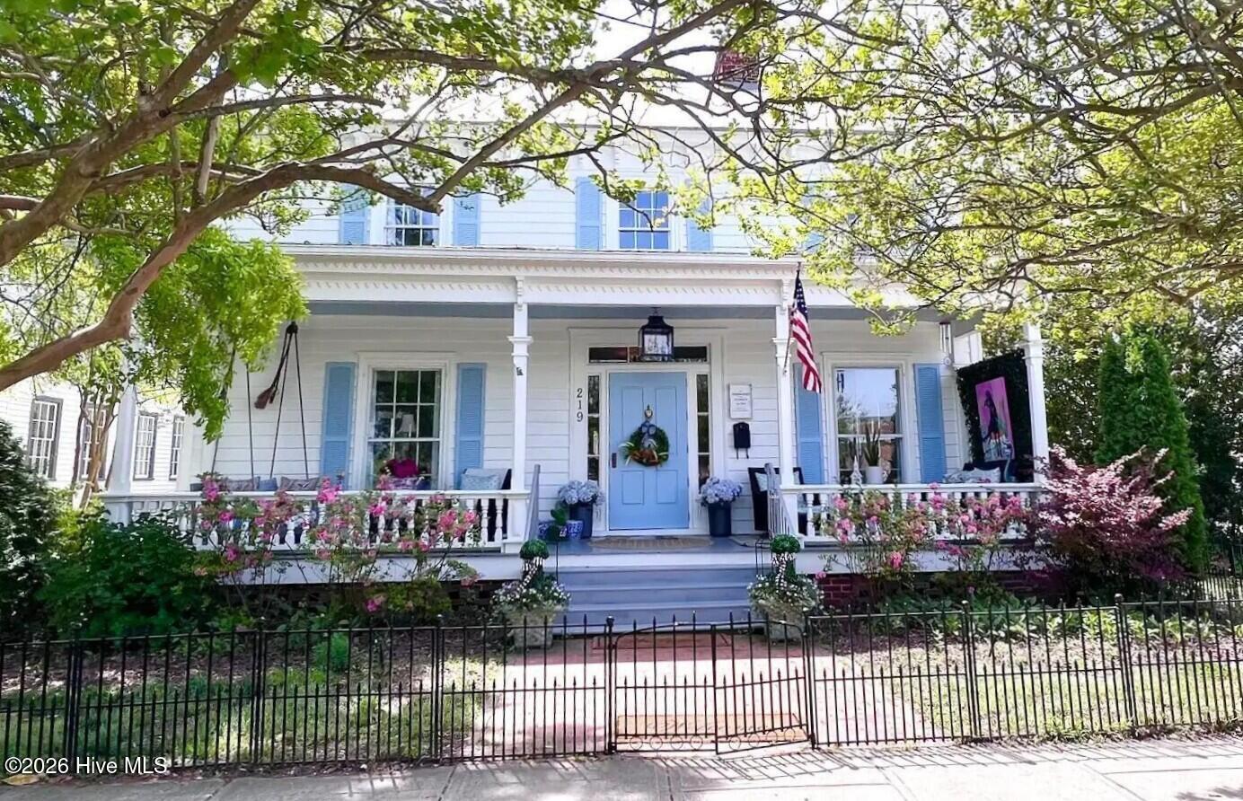 219 Pollock Street New Bern, NC 28560 - Photo 1 of 38 219 Pollock Street