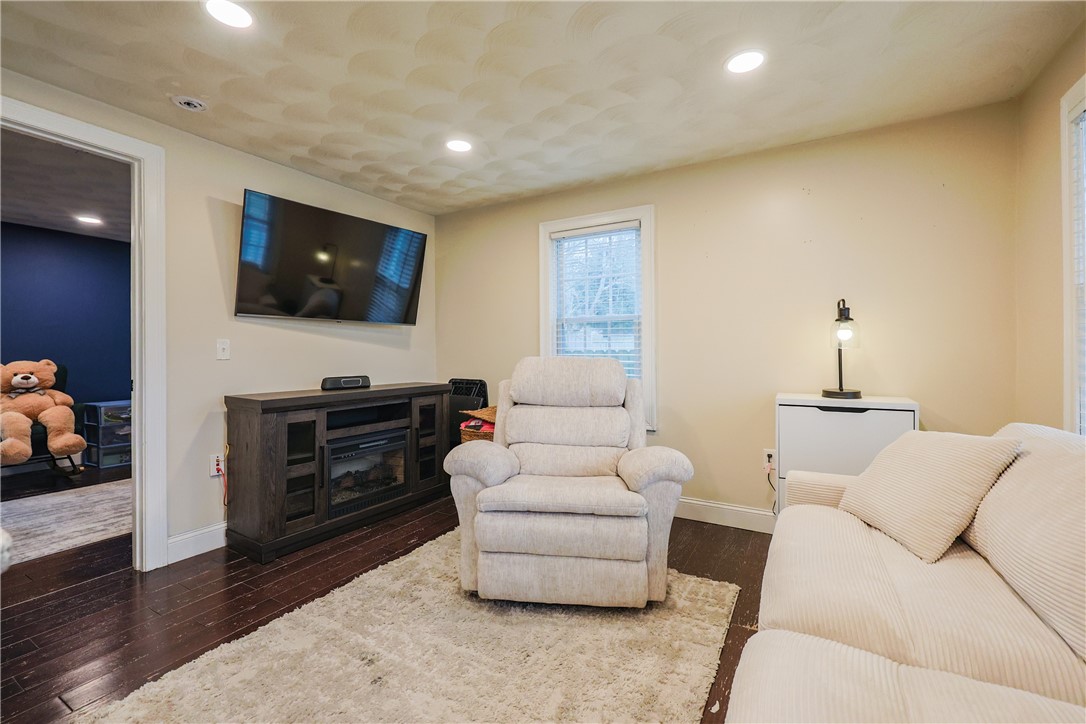 40 Hope Furnace Road Scituate, RI 02831 - Photo 5 of 31