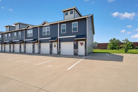 $235,900 | 216 Drayton Drive, Unit H, Clarksville, TN 37042