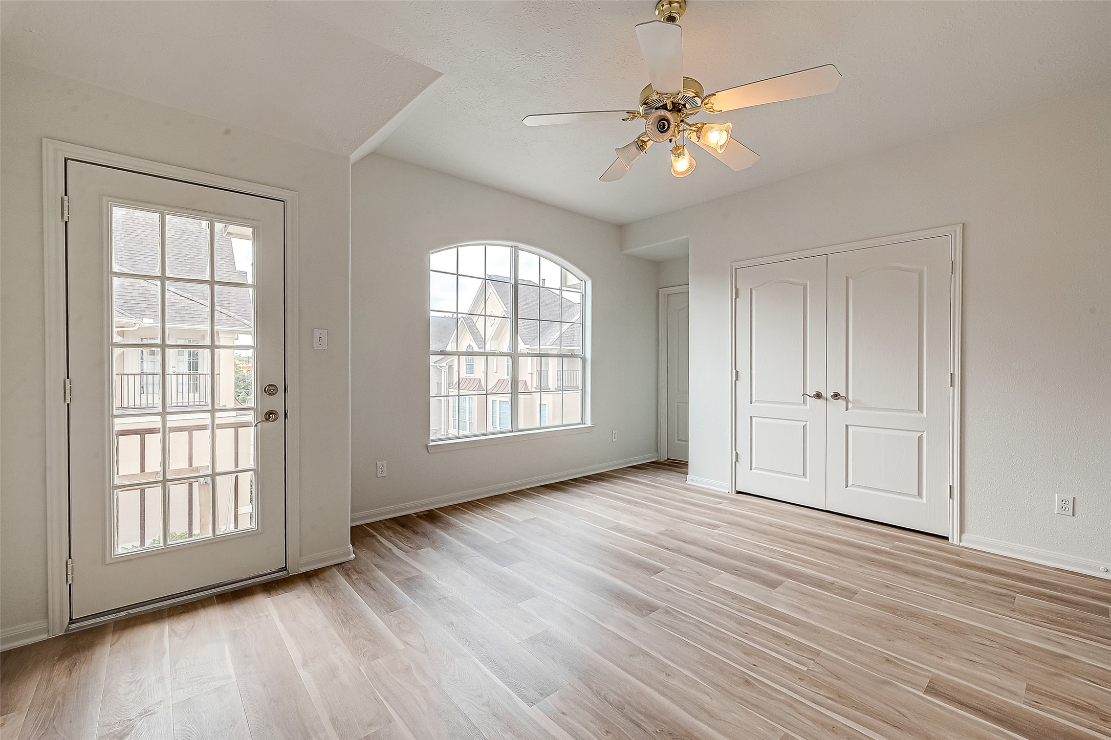 2150 Stacy Knoll Houston, TX 77008 - Photo 35 of 40 Third spacious Bedroom Third floor