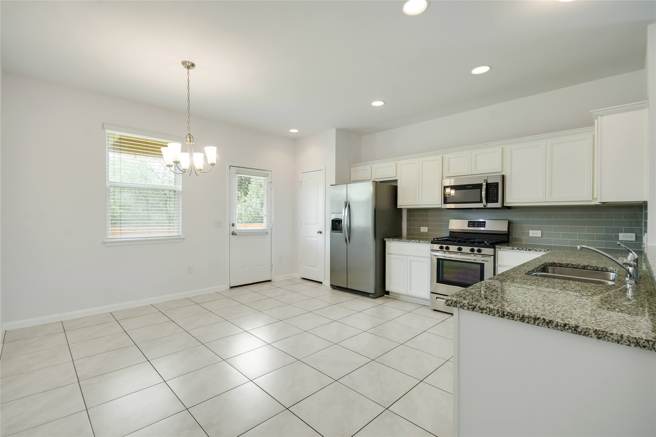 6525 Ranchito Drive Austin, TX 78744 - Photo 11 of 36 SS Fridge Conveys!