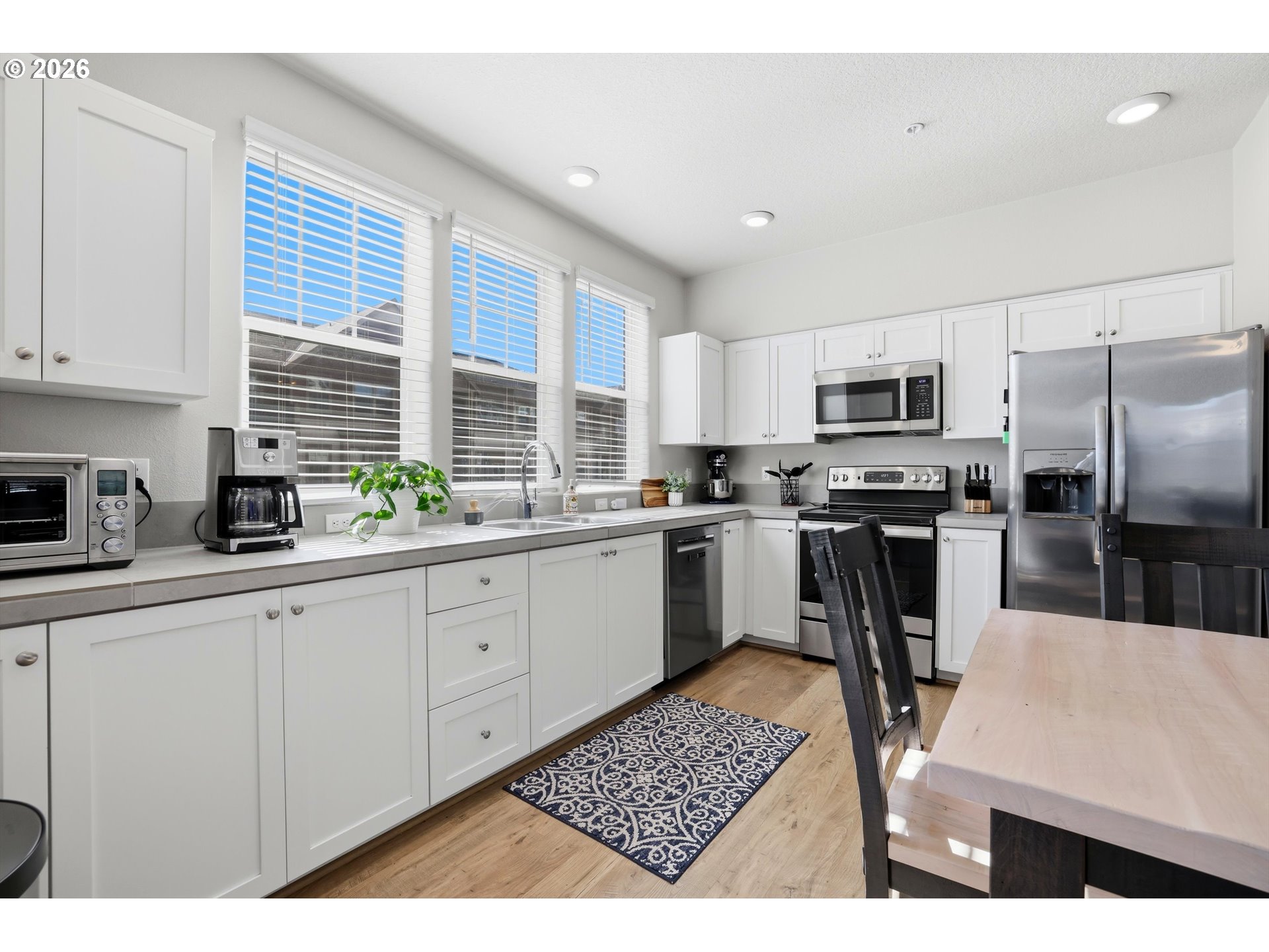 17149 Southwest Snowdale Street, Unit 103 Beaverton, OR 97007 - Photo 11 of 48 a kitchen that has a lot of cabinets in it and appliances