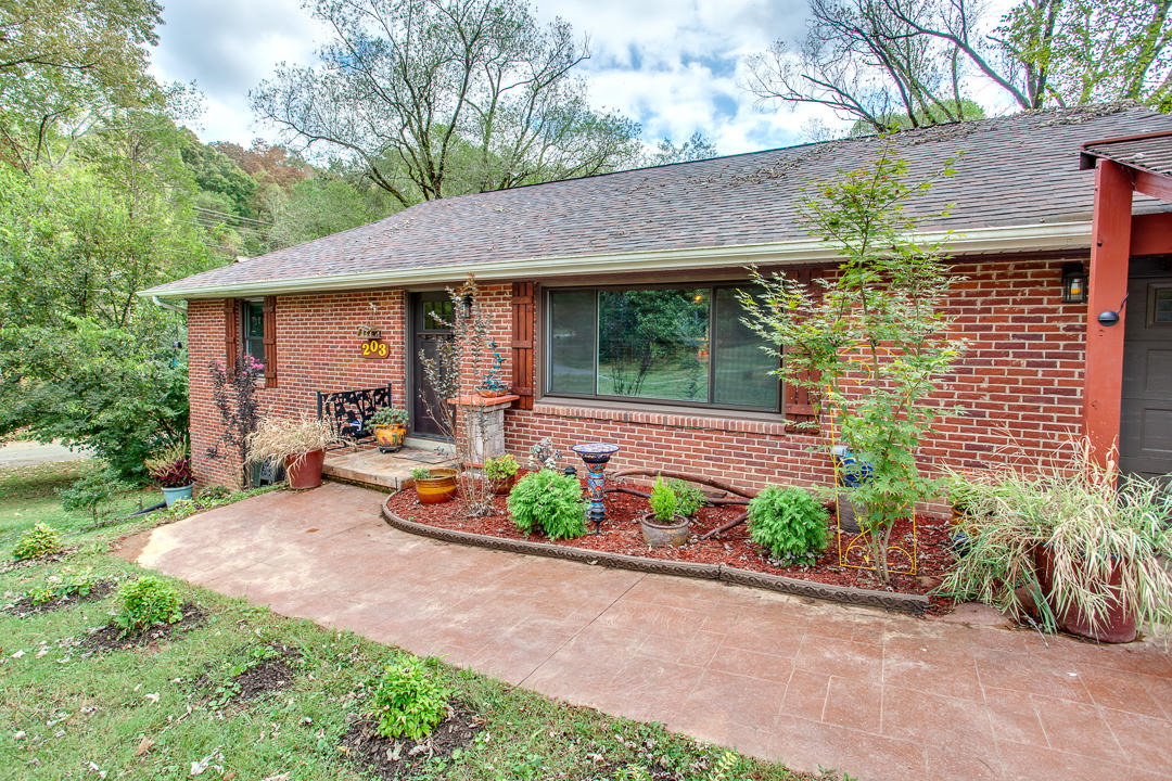 203 Oak Road Powell, TN 37849 - Photo 1 of 26 203 Oak Rd