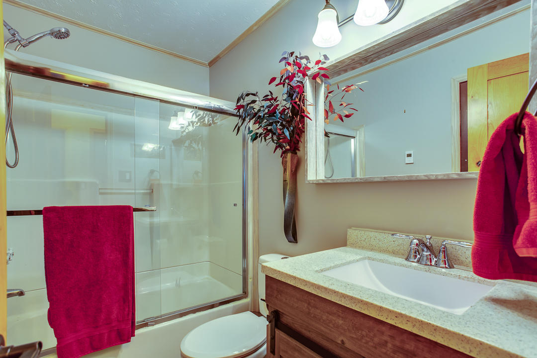 203 Oak Road Powell, TN 37849 - Photo 16 of 26 Main Level Bath