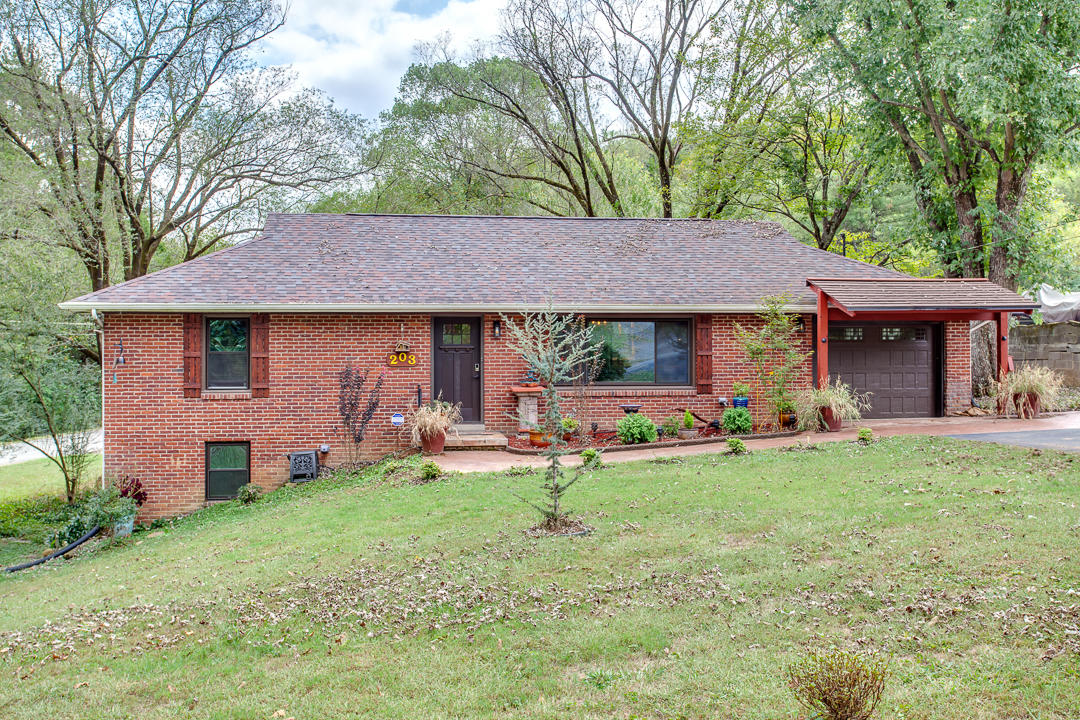 203 Oak Road Powell, TN 37849 - Photo 3 of 26 203 Oak Rd