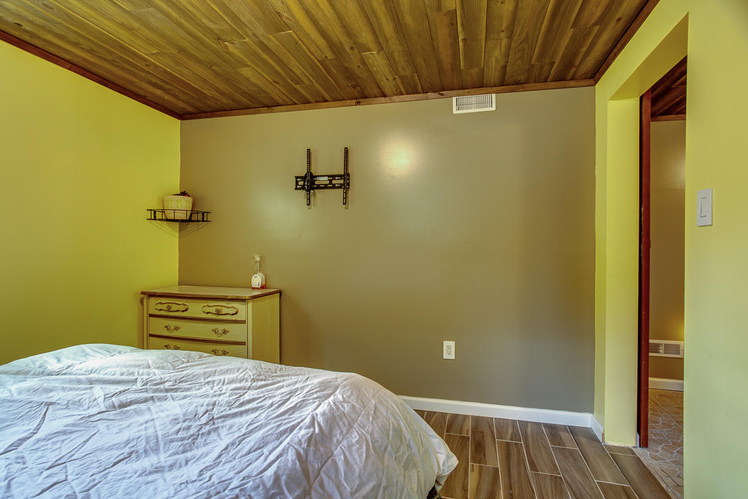 203 Oak Road Powell, TN 37849 - Photo 23 of 26 Basement Bedroom