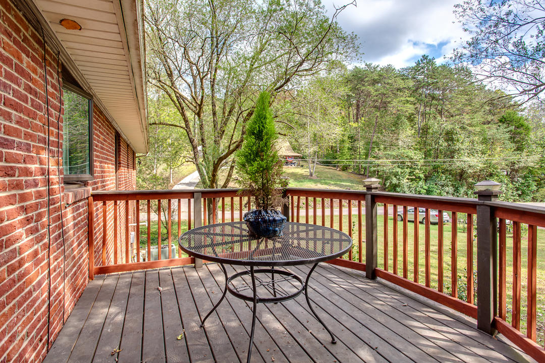203 Oak Road Powell, TN 37849 - Photo 24 of 26 Deck