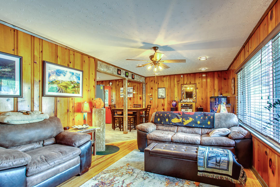 203 Oak Road Powell, TN 37849 - Photo 5 of 26 Living Room