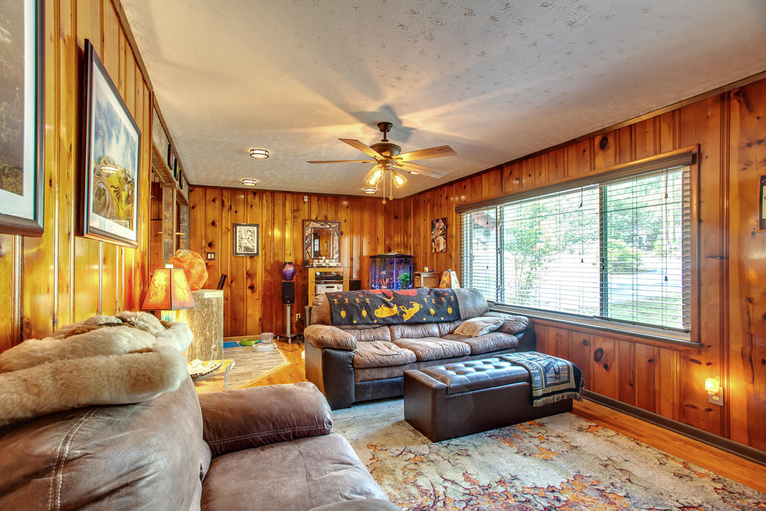 203 Oak Road Powell, TN 37849 - Photo 6 of 26 Living Room