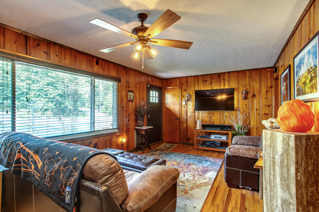 203 Oak Road Powell, TN 37849 - Photo 7 of 26 Living Room