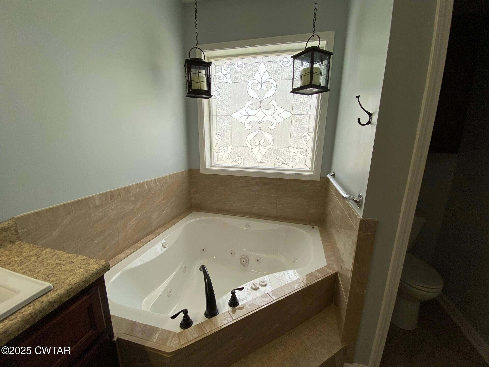 215 Jamie Lane Ridgely, TN 38080 - Photo 16 of 28 Jamie Lane master bath tub