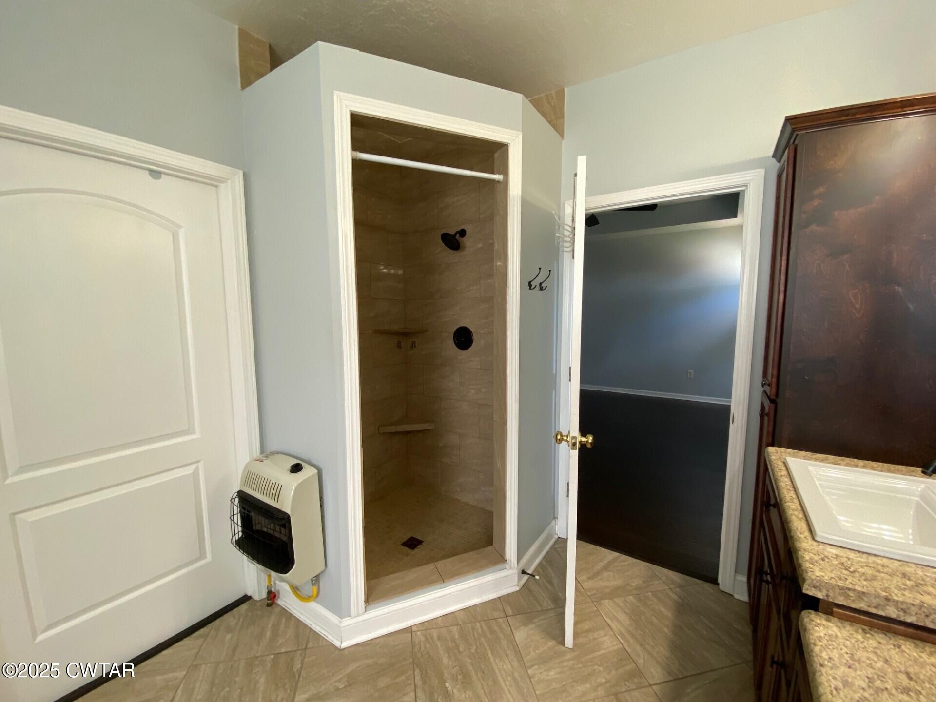 215 Jamie Lane Ridgely, TN 38080 - Photo 19 of 28 Jamie Lane Mbath shower