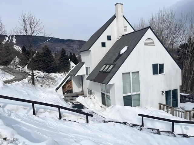 $695,000 | 104 Spring Fling Road, Unit 25, Warren, VT 05674