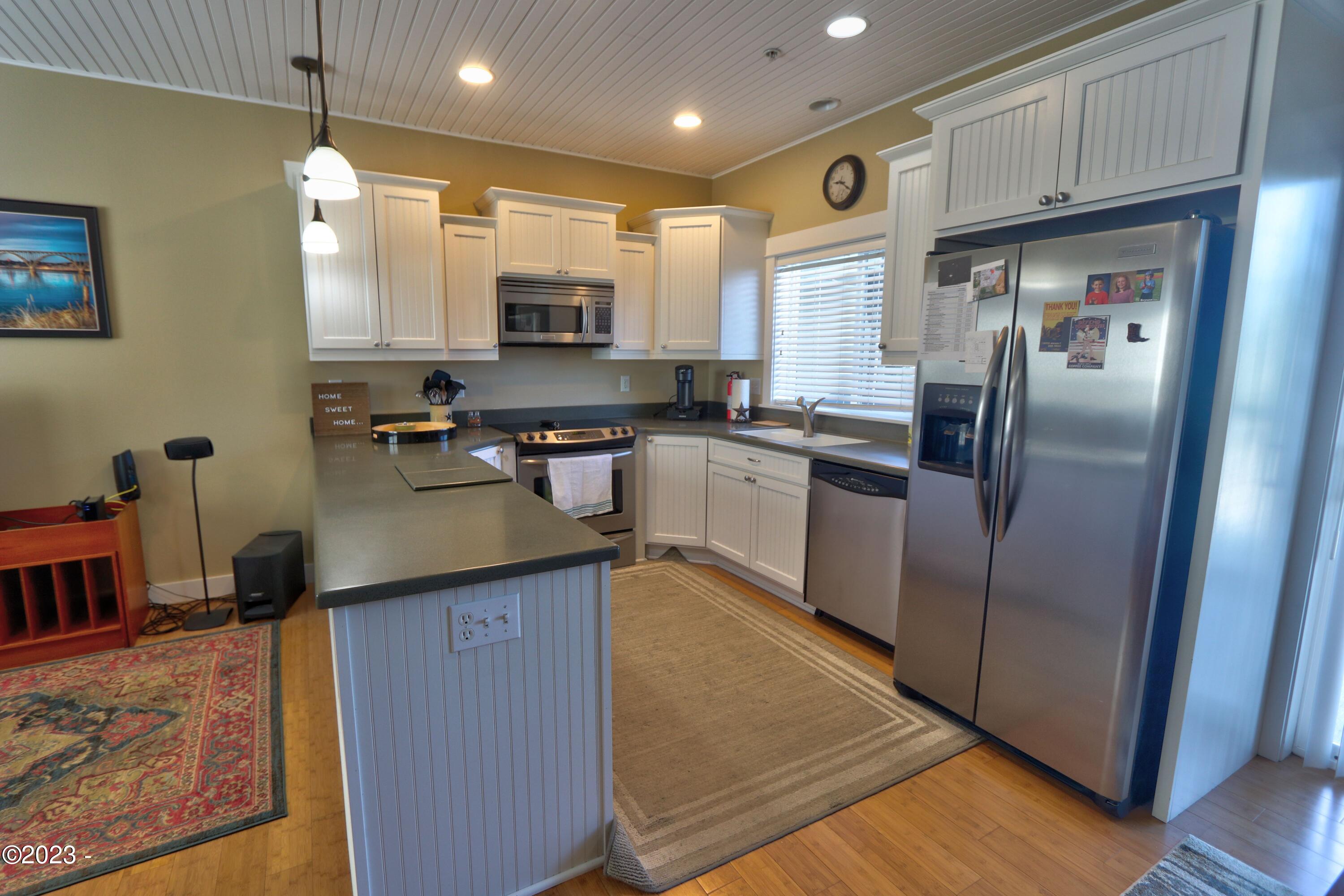 2910 Southwest Brant Street Newport, OR 97366 - Photo 9 of 33 IMG_6687_8_9