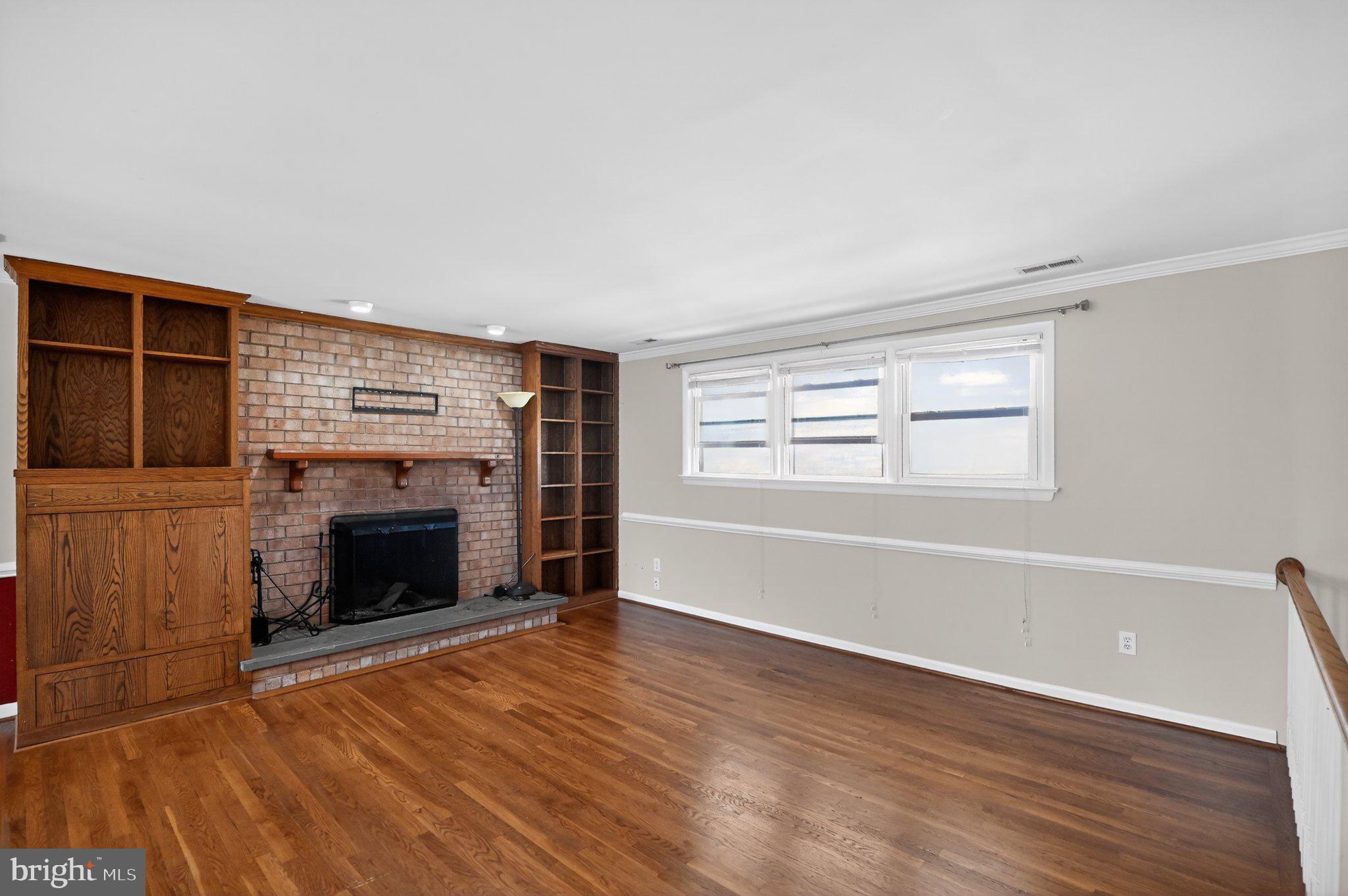 7391 Baldwin Ridge Road Warrenton, VA 20187 - Photo 19 of 32 Cozy living space with classic charm.