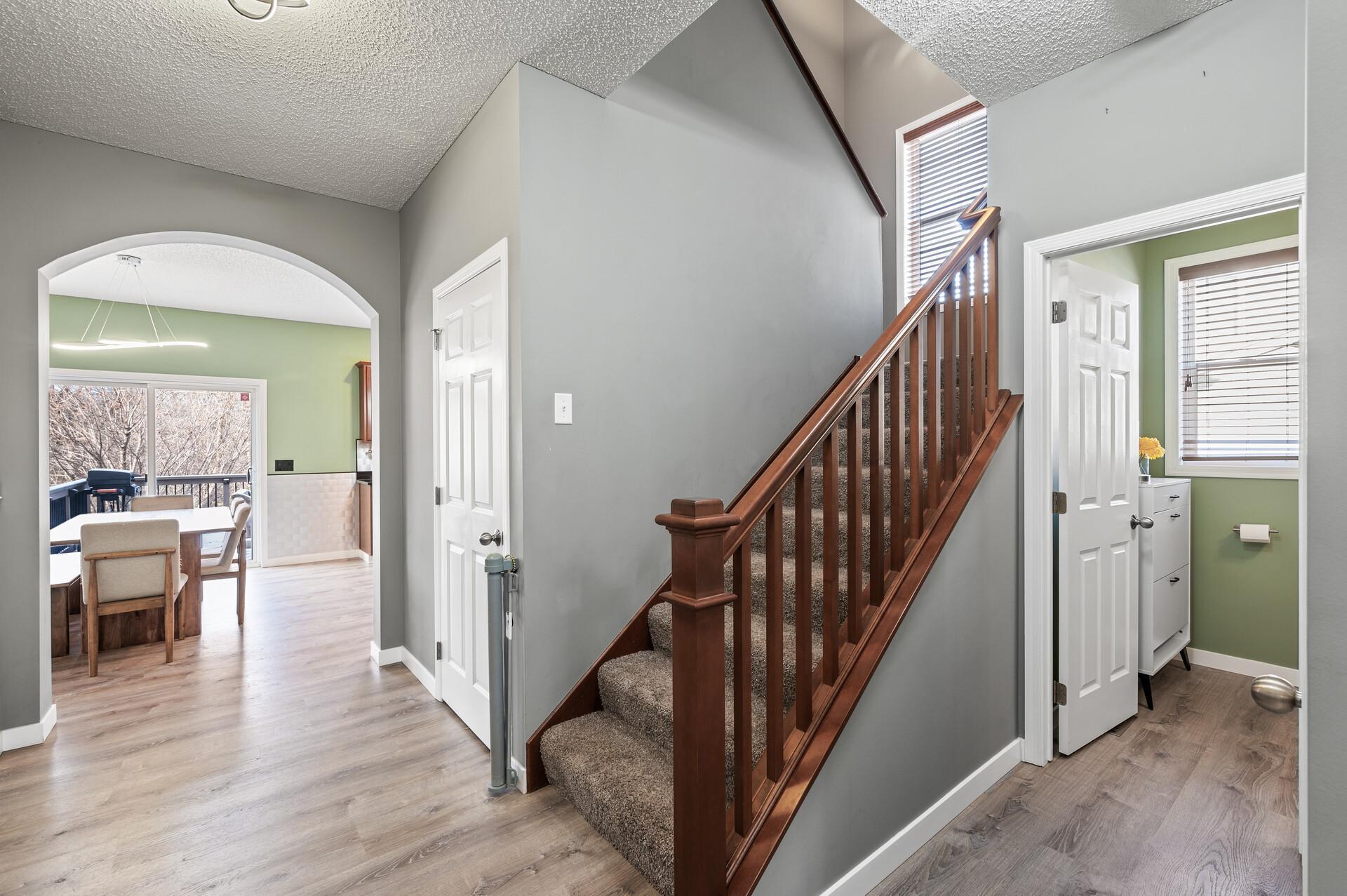7001 Oak Ridge Court Shakopee, MN 55379 - Photo 5 of 28 Gallery Image 5