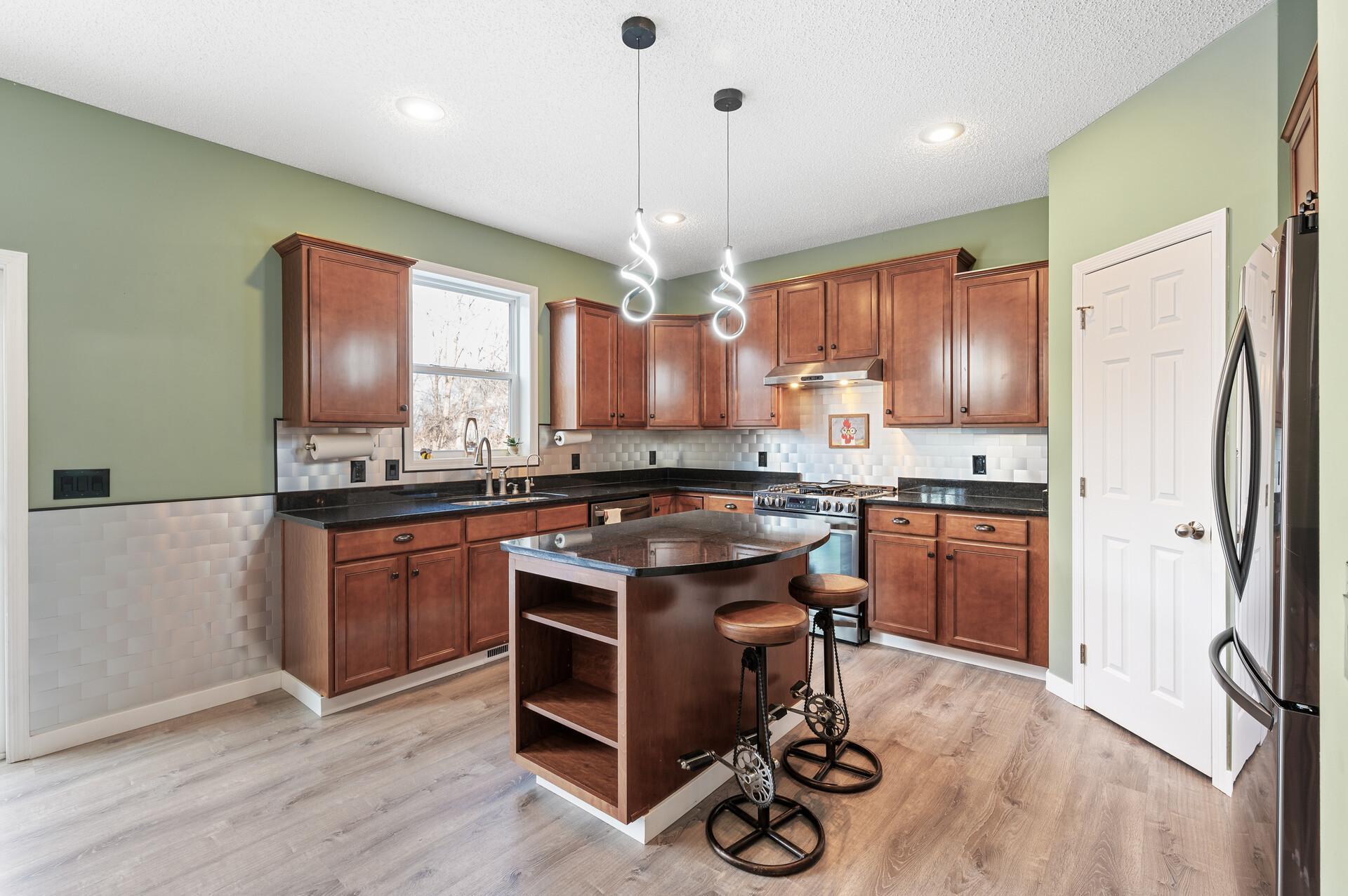 7001 Oak Ridge Court Shakopee, MN 55379 - Photo 7 of 28 Gallery Image 7