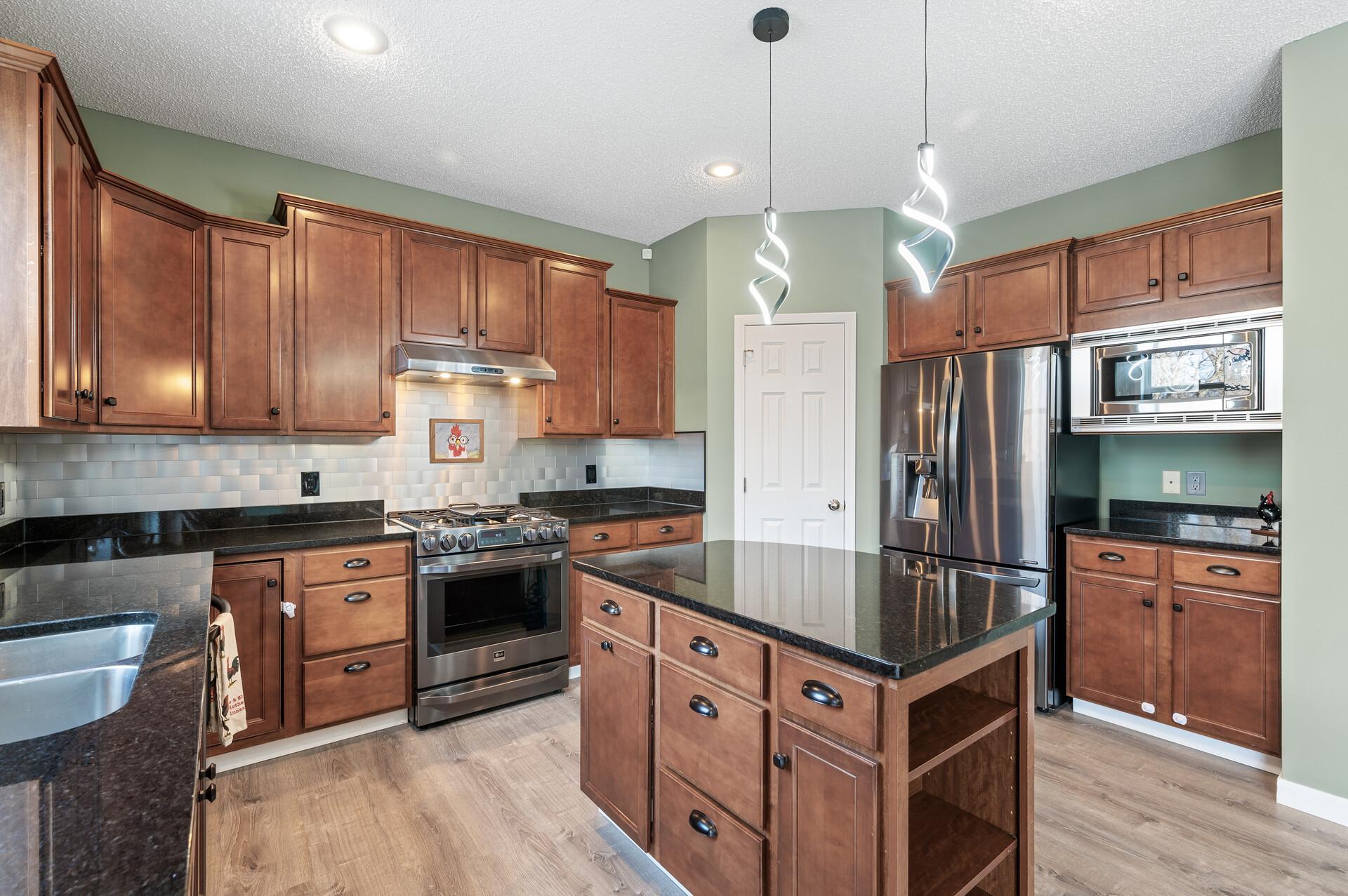 7001 Oak Ridge Court Shakopee, MN 55379 - Photo 8 of 28 Gallery Image 8