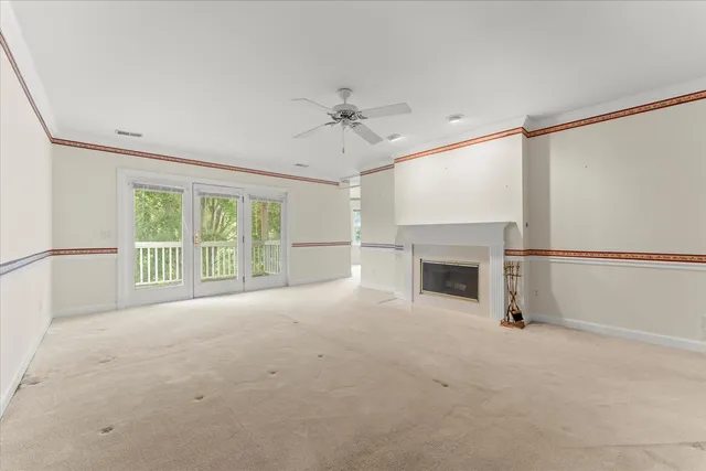 a view of a house with backyard and garden