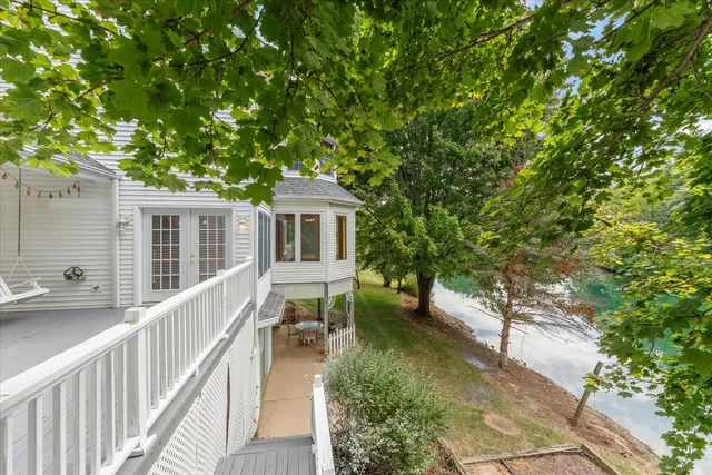 $575,000 | 1001 Lake Pointe Lane, Mahomet, IL 61853