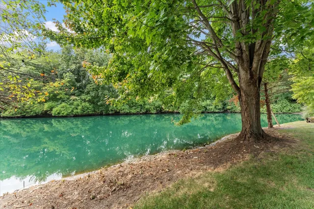 $575,000 | 1001 Lake Pointe Lane, Mahomet, IL 61853