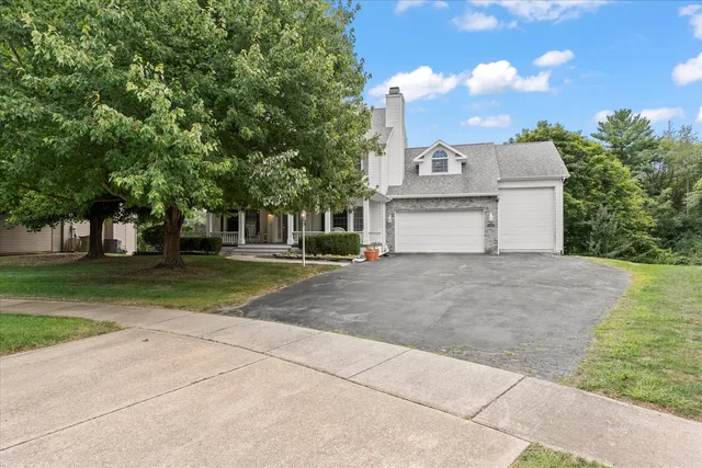 $575,000 | 1001 Lake Pointe Lane, Mahomet, IL 61853