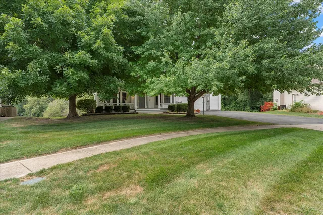 $575,000 | 1001 Lake Pointe Lane, Mahomet, IL 61853