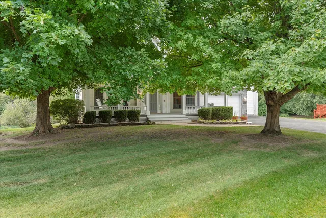 $575,000 | 1001 Lake Pointe Lane, Mahomet, IL 61853