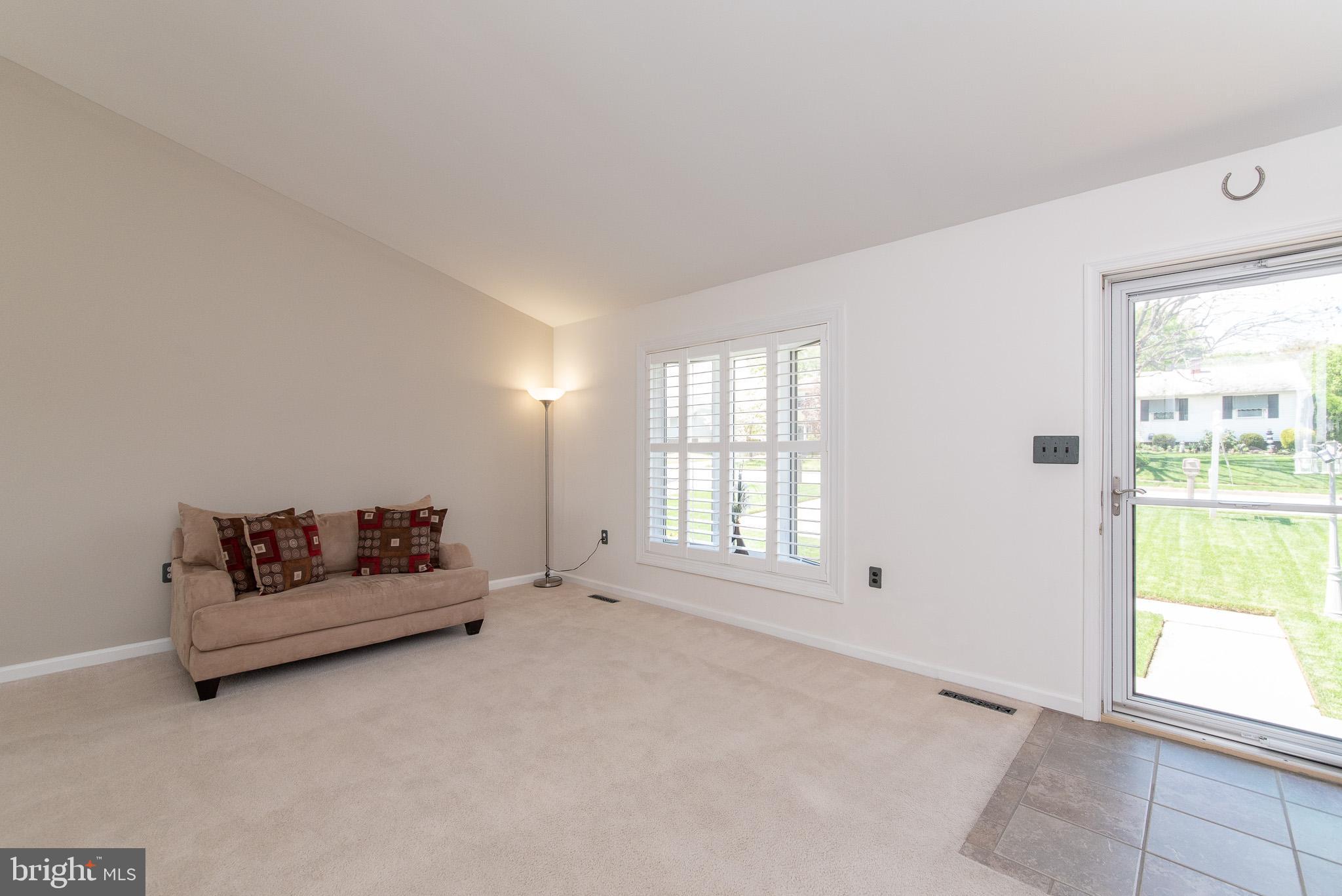 9125 Kilbride Road Baltimore, MD 21236 - Photo 8 of 45 Living Room