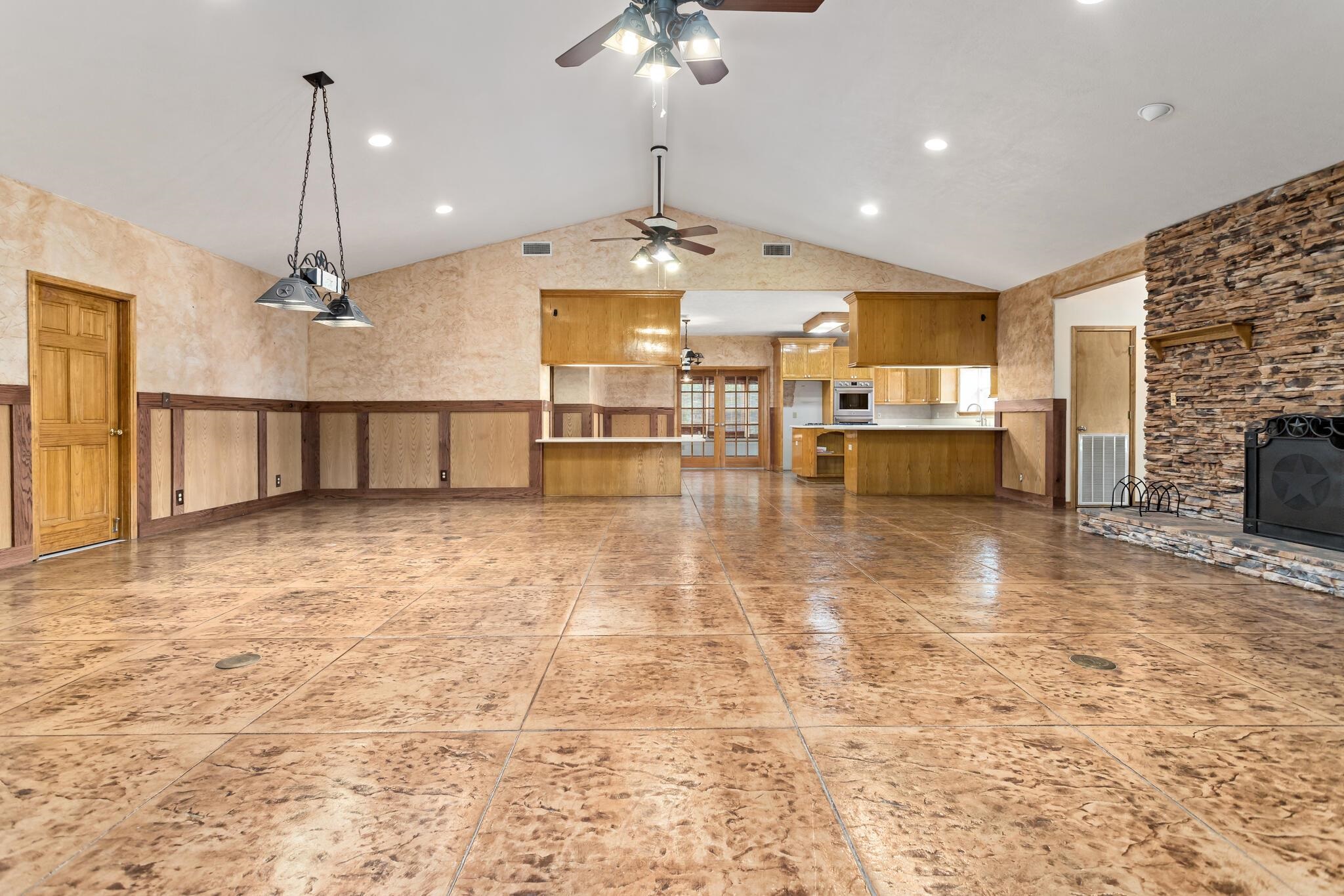 486 Parish Road Orange, TX 77632 - Photo 10 of 49
