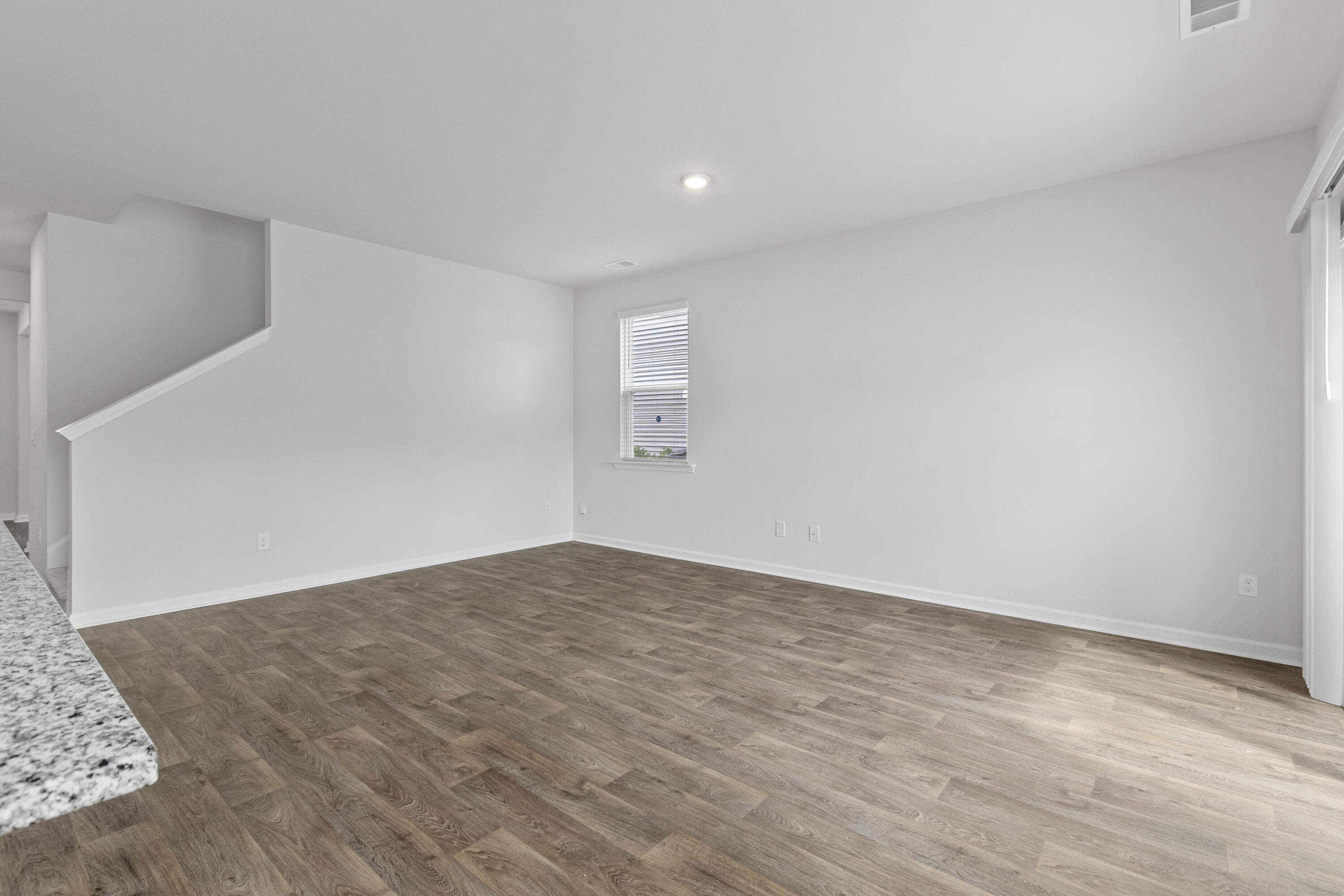 186 Cloverleaf Street Summerville, SC 29483 - Photo 11 of 51 186CloverleafSt-CasaVerdeMediaLLC15