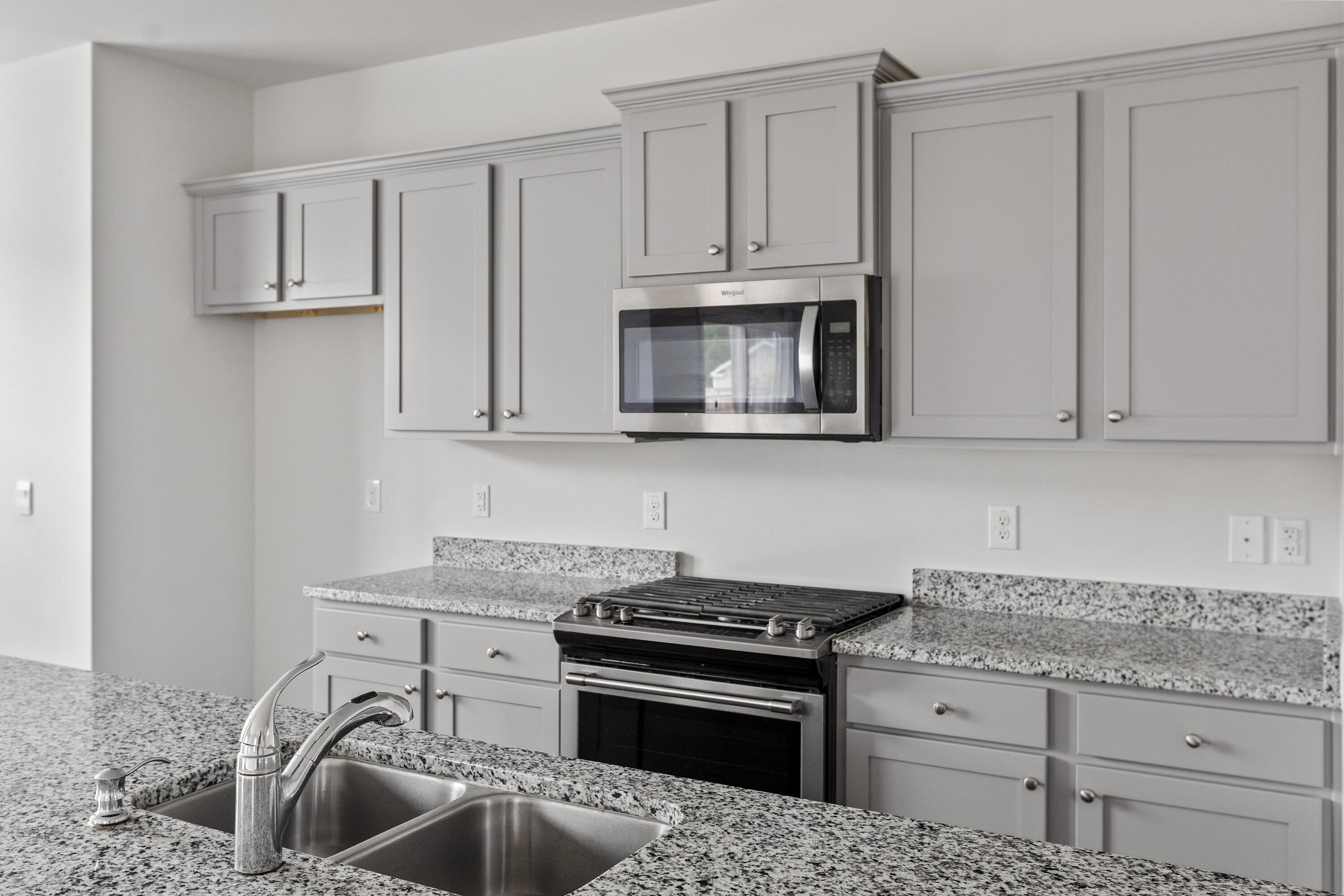 186 Cloverleaf Street Summerville, SC 29483 - Photo 14 of 51 186CloverleafSt-CasaVerdeMediaLLC48